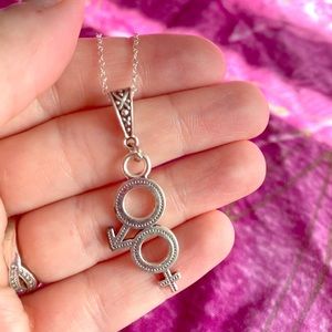 Male/female gender silver necklace